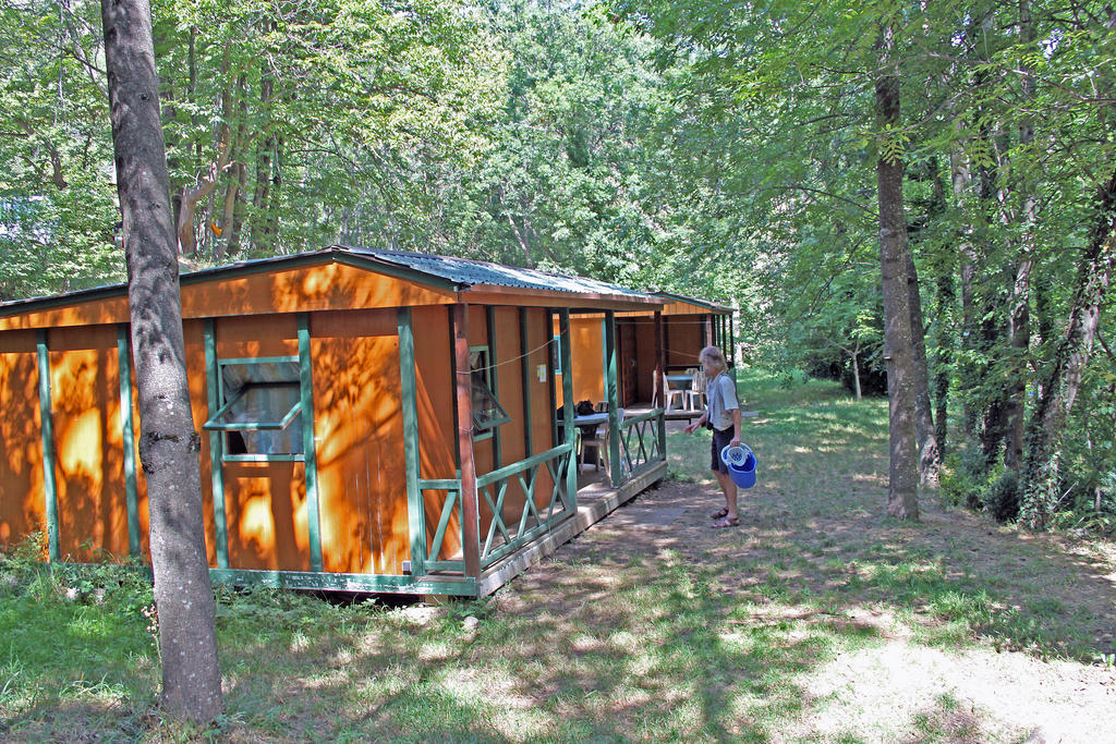 Camping Le P'Tit Bonheur Escaro Room photo
